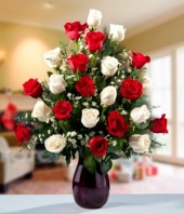 Dos Docenas de Rosas Rojas con Florero Rojo